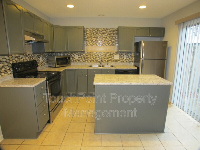 Pristine 2 bedroom, 2.5 bath Townhome located in the Roxborough Community! property image