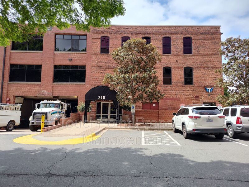 Luxury studio located in Factory South! property image