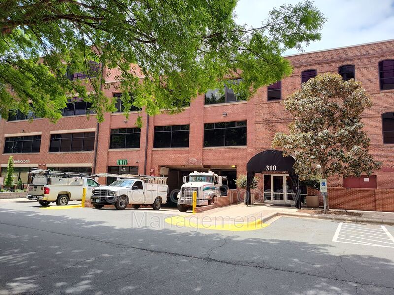 Luxury studio located in Factory South! property image