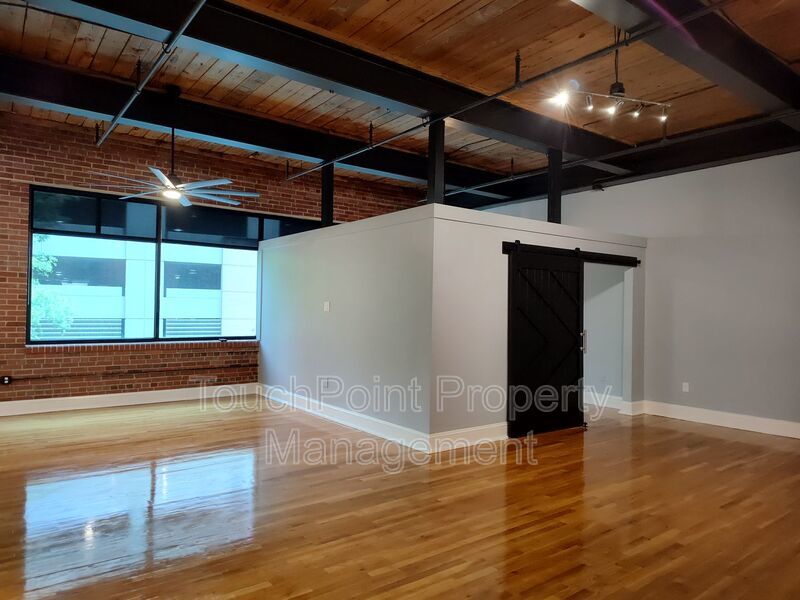 Luxury studio located in Factory South! property image