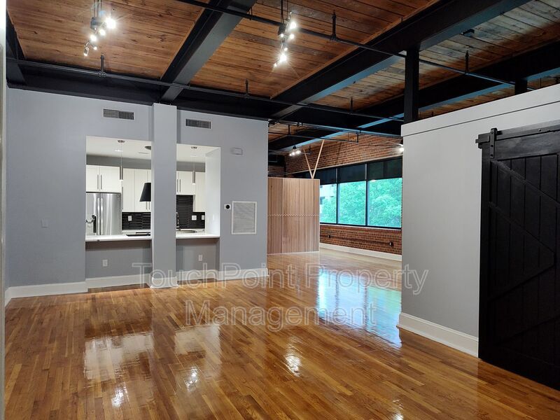 Luxury studio located in Factory South! property image