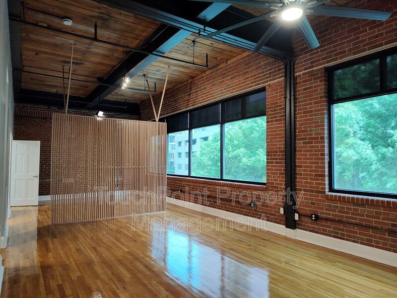 Luxury studio located in Factory South! property image