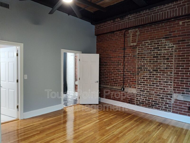Luxury studio located in Factory South! property image