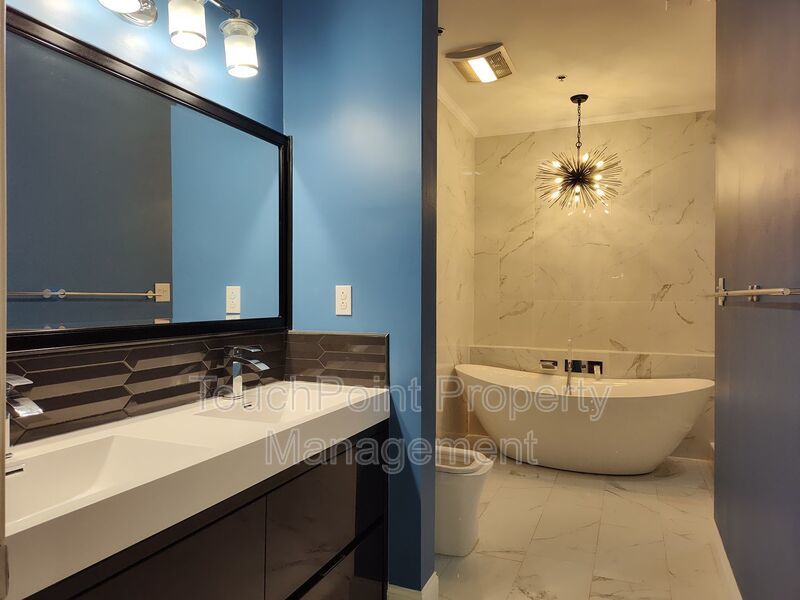 Luxury studio located in Factory South! property image