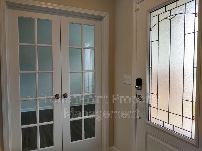 Beautiful, move in ready corner lot home located in the popular MillBridge Subdivision in Waxhaw! property image