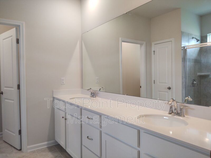 Beautiful, move in ready corner lot home located in the popular MillBridge Subdivision in Waxhaw! property image