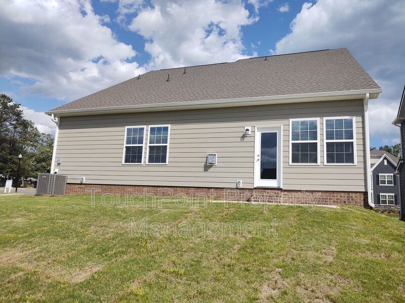 Beautiful, move in ready corner lot home located in the popular MillBridge Subdivision in Waxhaw! property image