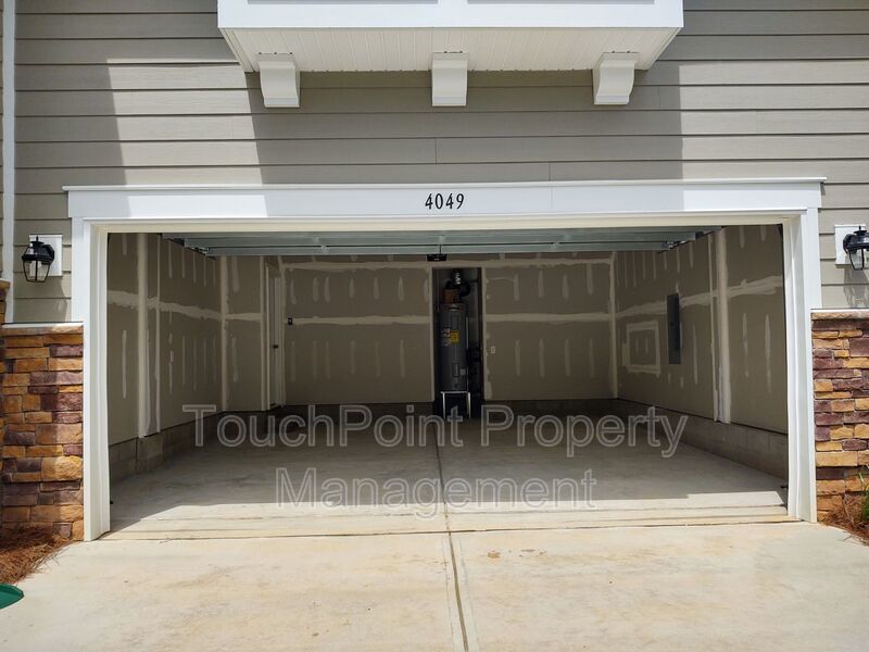 Beautiful, move in ready corner lot home located in the popular MillBridge Subdivision in Waxhaw! property image