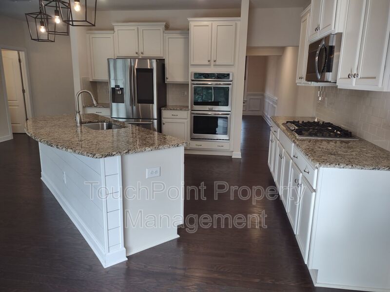 Beautiful 4BD 3.5BA Home located in the Millbridge Community! property image