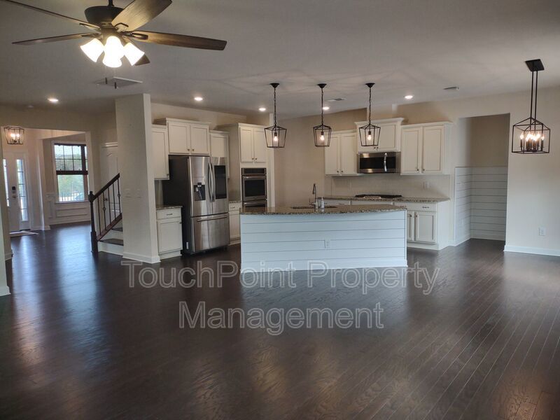 Beautiful 4BD 3.5BA Home located in the Millbridge Community! property image