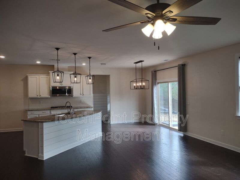 Beautiful 4BD 3.5BA Home located in the Millbridge Community! property image