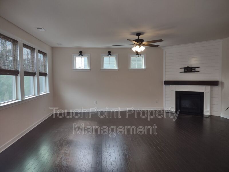 Beautiful 4BD 3.5BA Home located in the Millbridge Community! property image