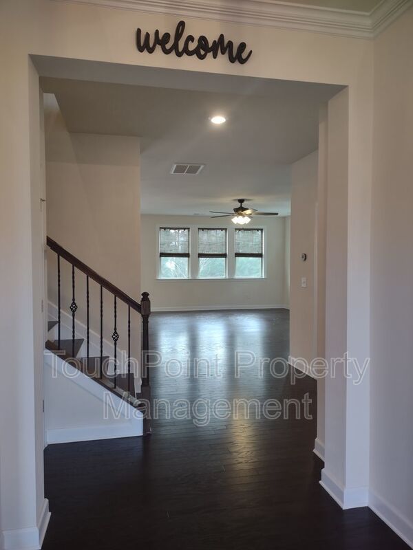 Beautiful 4BD 3.5BA Home located in the Millbridge Community! property image