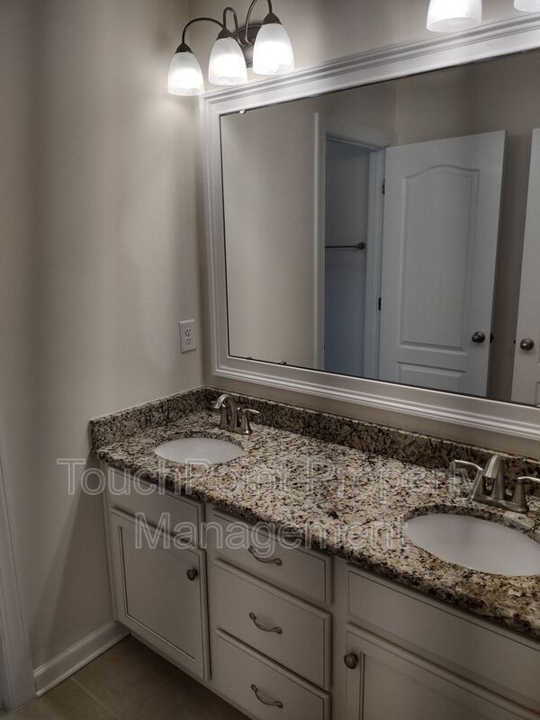 Beautiful 4BD 3.5BA Home located in the Millbridge Community! property image