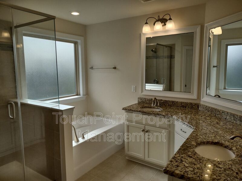 Beautiful 4BD 3.5BA Home located in the Millbridge Community! property image
