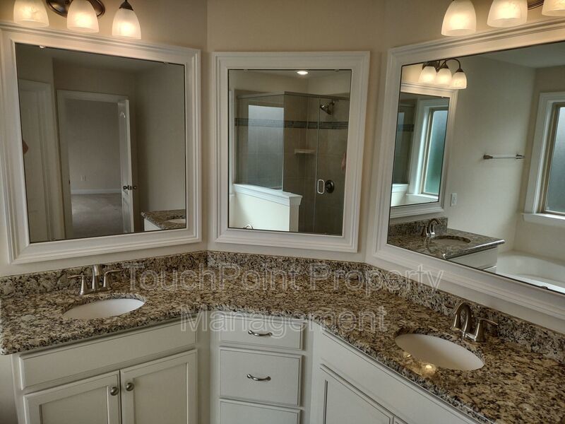 Beautiful 4BD 3.5BA Home located in the Millbridge Community! property image