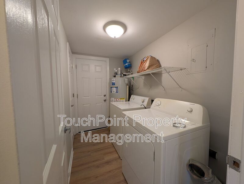 Beautiful 4 beds, 2.5 bath home located in the Shannon Park Community! property image