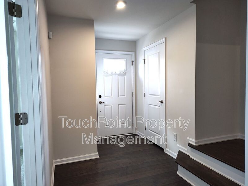 Pristine, 4 bed, 3.5 bath Townhome Located in the Kee Court Community! property image