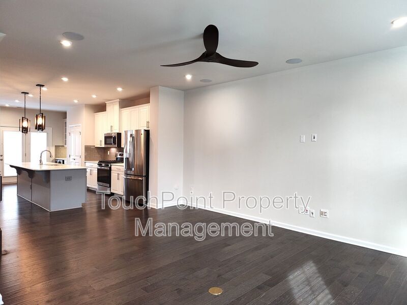 Pristine, 4 bed, 3.5 bath Townhome Located in the Kee Court Community! property image