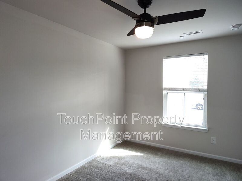 Pristine, 4 bed, 3.5 bath Townhome Located in the Kee Court Community! property image