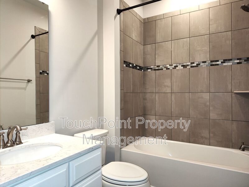 Pristine, 4 bed, 3.5 bath Townhome Located in the Kee Court Community! property image