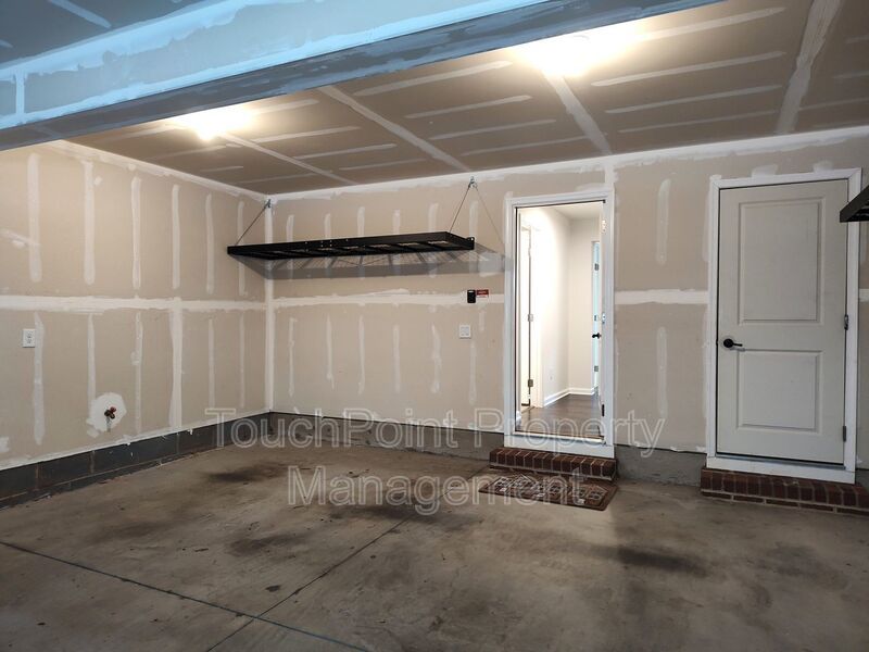 Pristine, 4 bed, 3.5 bath Townhome Located in the Kee Court Community! property image