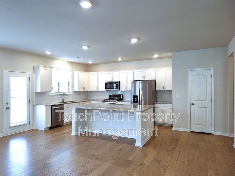 Beautiful end-unit 3 bedroom, 2.5 bath Townhome located in the Harmony community in Matthews! property image