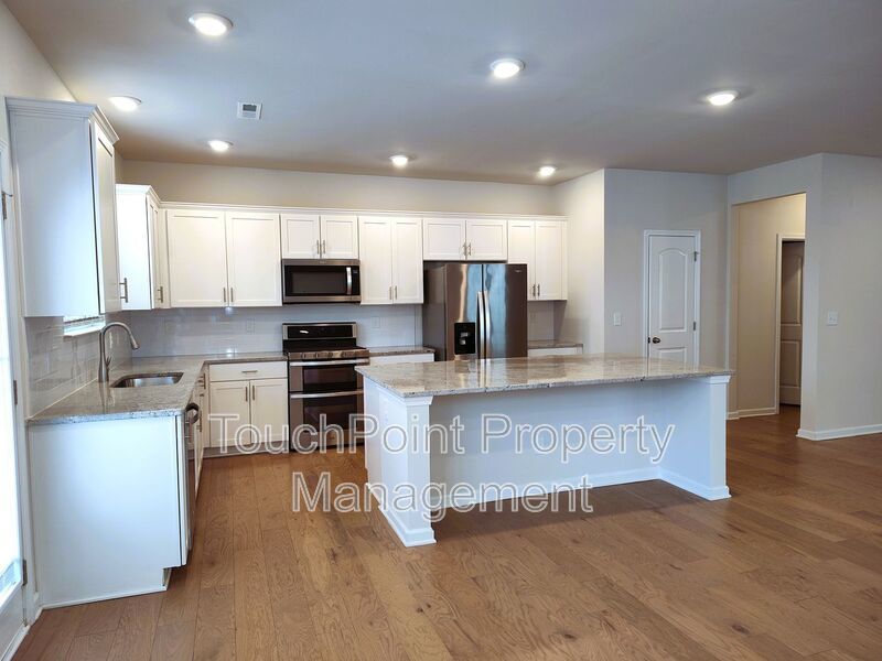 Beautiful end-unit 3 bedroom, 2.5 bath Townhome located in the Harmony community in Matthews! property image