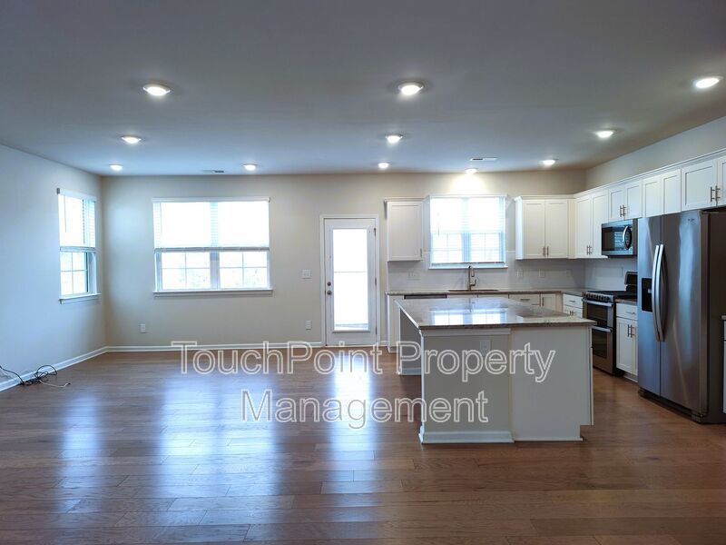 Beautiful end-unit 3 bedroom, 2.5 bath Townhome located in the Harmony community in Matthews! property image