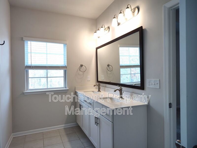 Beautiful end-unit 3 bedroom, 2.5 bath Townhome located in the Harmony community in Matthews! property image