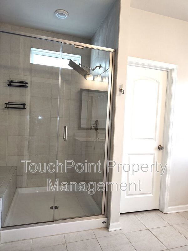 Beautiful end-unit 3 bedroom, 2.5 bath Townhome located in the Harmony community in Matthews! property image