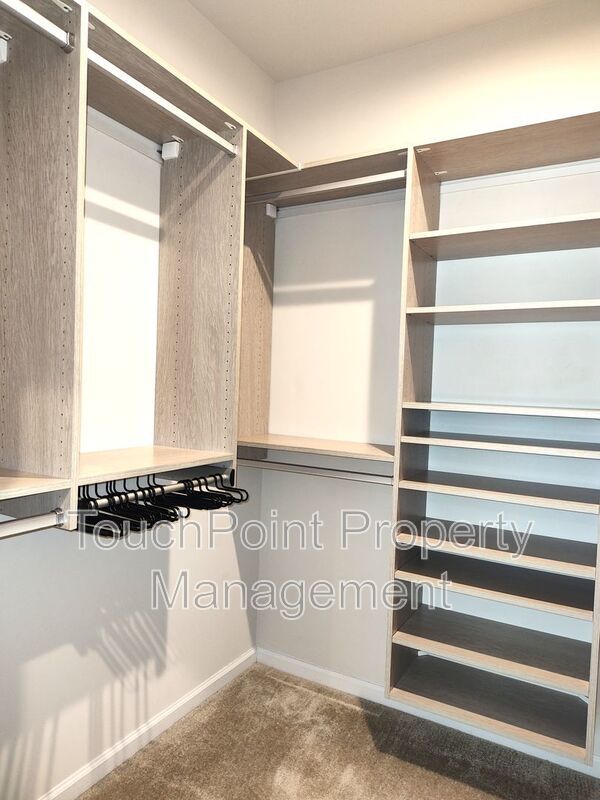 Pristine, 4 bed, 3.5 bath Townhome Located in the Kee Court Community! property image