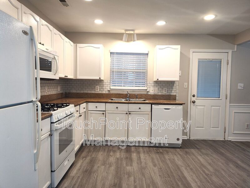 Pristine, 4 bed, 2.5 bath Home Located in the Southbridge Forest Community! property image