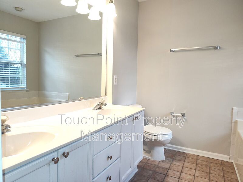 Pristine, 4 bed, 2.5 bath Home Located in the Southbridge Forest Community! property image