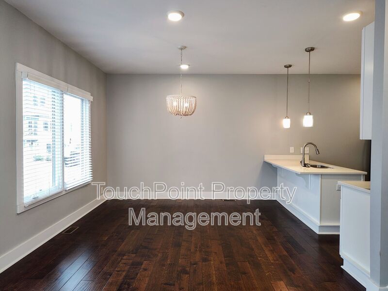 End-unit Townhome located in Peridoe on the Greenway! property image