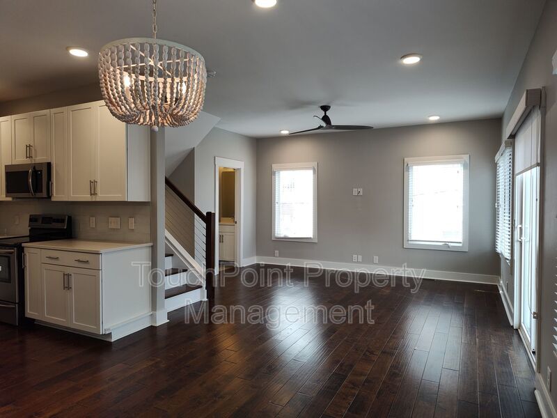 End-unit Townhome located in Peridoe on the Greenway! property image