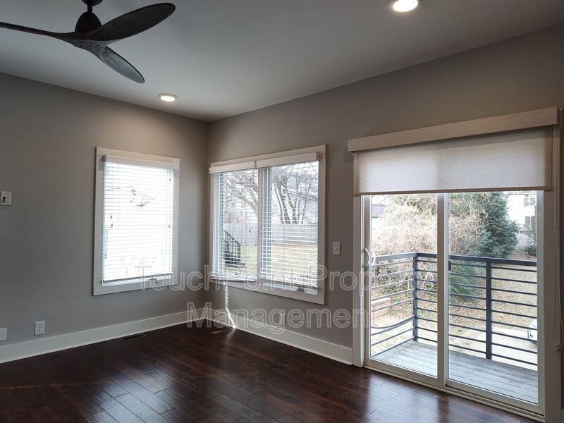 End-unit Townhome located in Peridoe on the Greenway! property image