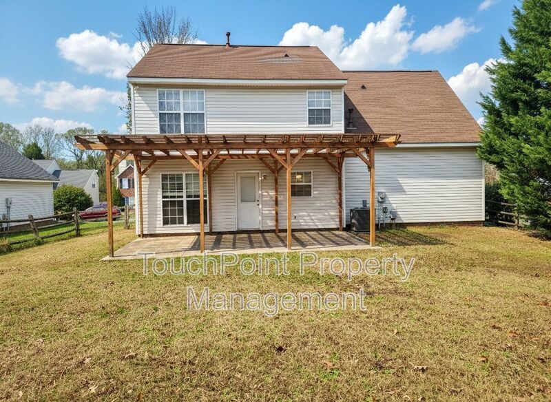 Pristine, 4 bed, 2.5 bath Home Located in the Southbridge Forest Community! property image