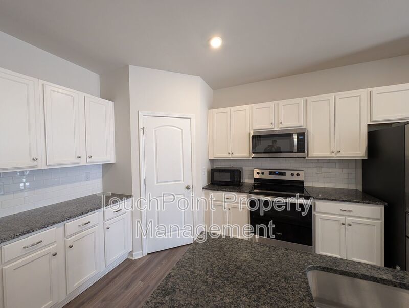 Pristine home located in the Retreat at Rocky River Community! property image