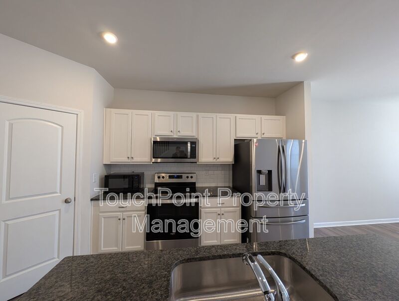 Pristine home located in the Retreat at Rocky River Community! property image