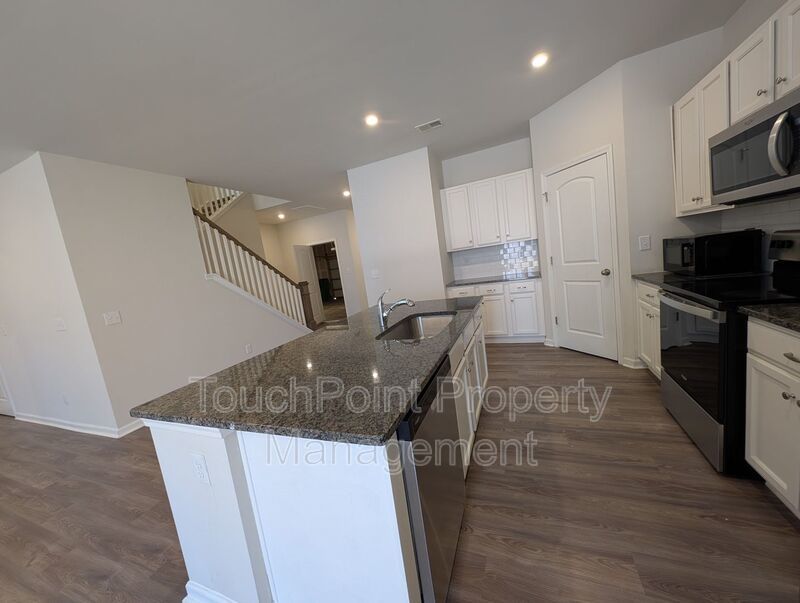 Pristine home located in the Retreat at Rocky River Community! property image