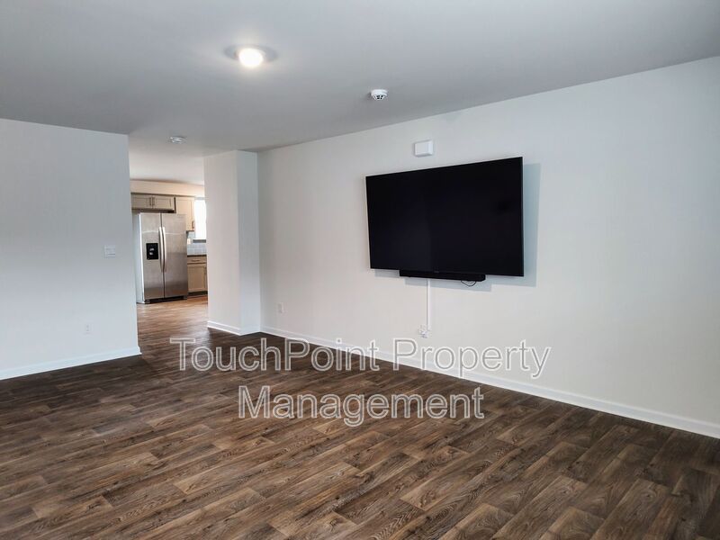 Pristine, 3 bedroom, 2.5 bathroom home located in the Stewart Creek States Subdivision! property image