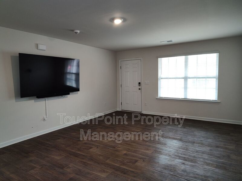 Pristine, 3 bedroom, 2.5 bathroom home located in the Stewart Creek States Subdivision! property image