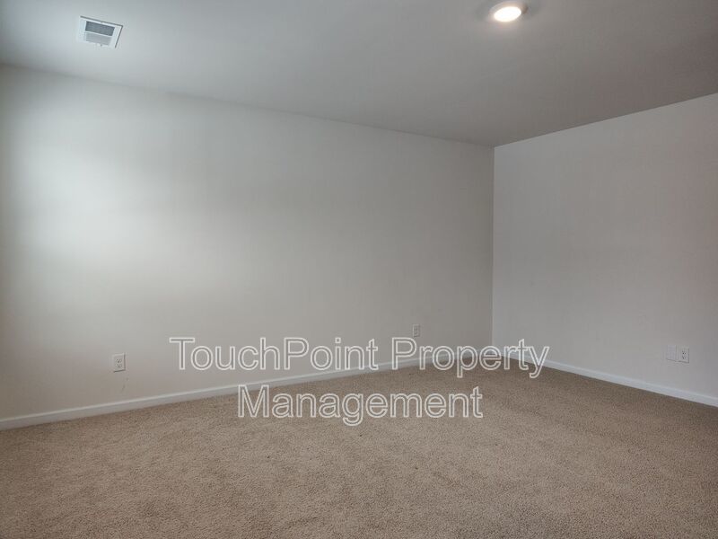 Pristine, 3 bedroom, 2.5 bathroom home located in the Stewart Creek States Subdivision! property image