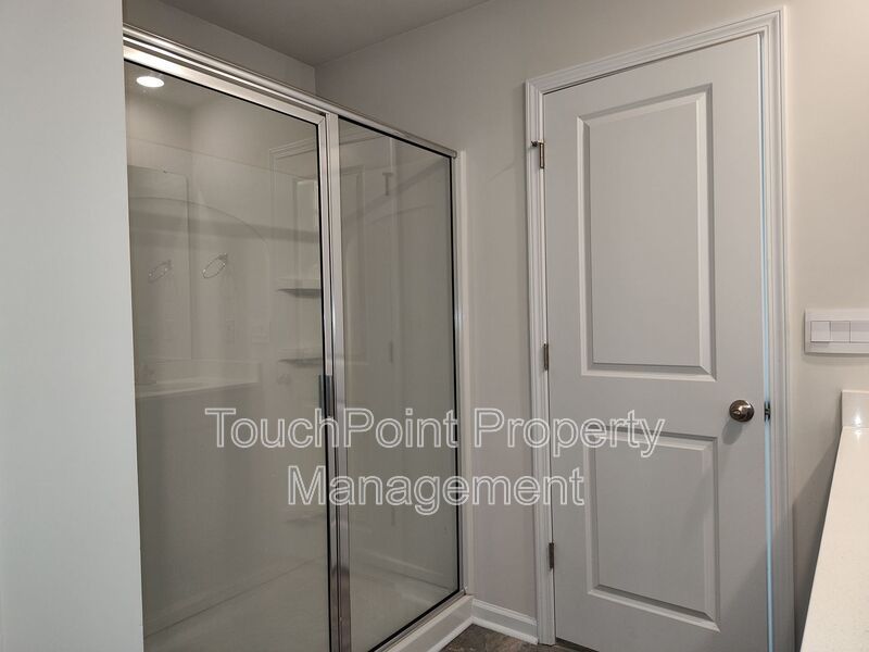 Pristine, 3 bedroom, 2.5 bathroom home located in the Stewart Creek States Subdivision! property image