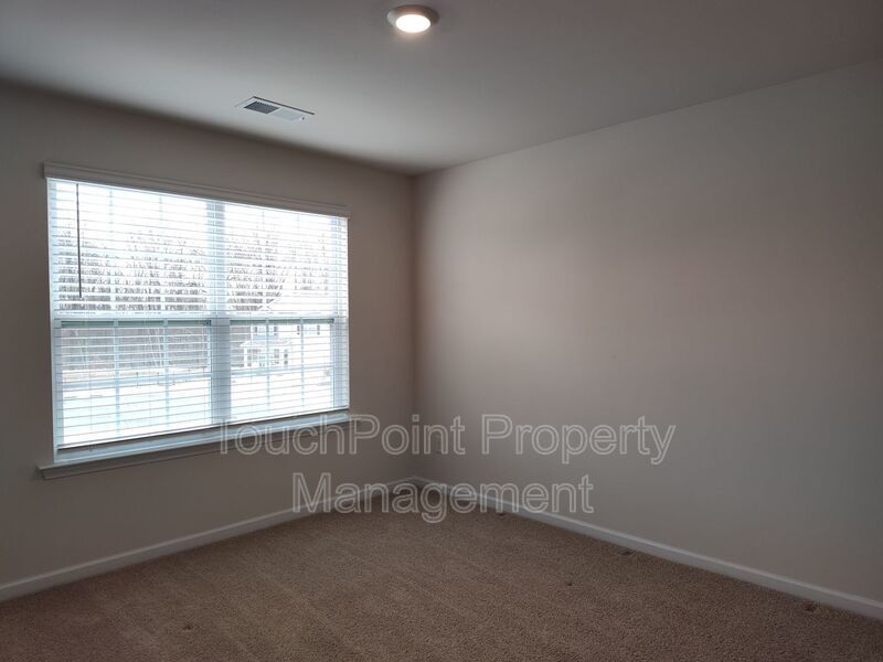 Pristine, 3 bedroom, 2.5 bathroom home located in the Stewart Creek States Subdivision! property image