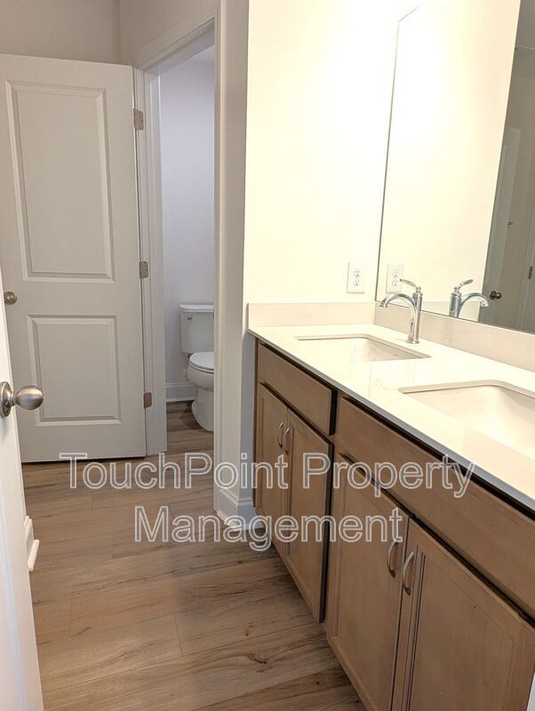 Beautiful, 2 story, end-unit, Townhome located in the Bell Glen Community! property image