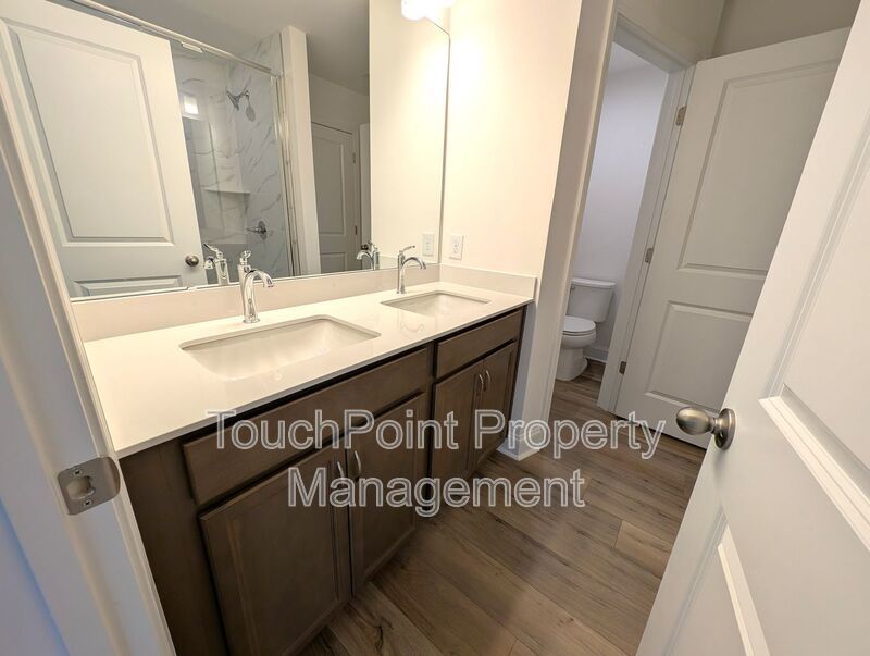 Beautiful, 2 story, end-unit, Townhome located in the Bell Glen Community! property image