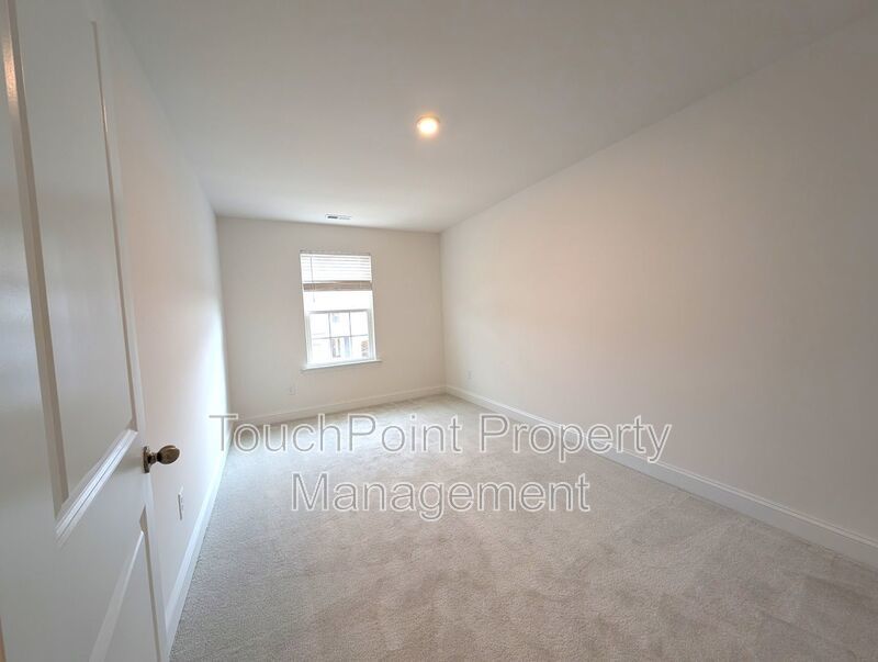 Beautiful, 2 story, end-unit, Townhome located in the Bell Glen Community! property image