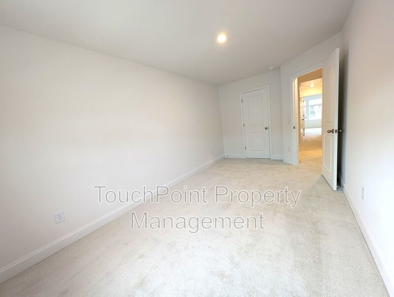 Beautiful, 2 story, end-unit, Townhome located in the Bell Glen Community! property image